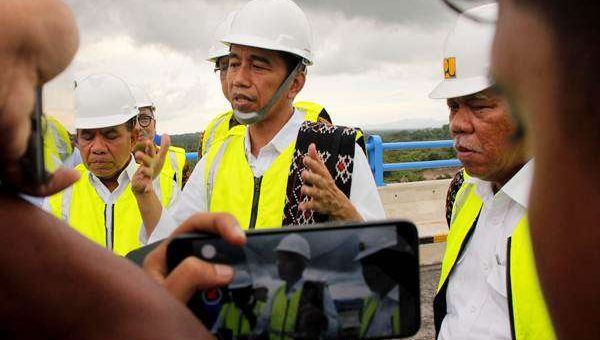 Jokowi Buka-bukaan soal Alasan Kebut Bangun Infrastruktur